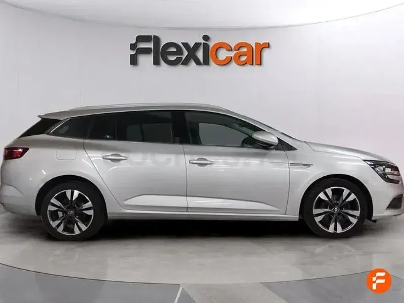 Usado Renault Mégane GrandTour Zen 115 CV (84 kW) 2021 Gris / plata Familiar