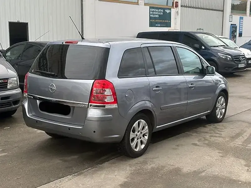 Usado Opel Zafira Essentia 110 CV (80 kW) 2009 Gris / plata Monovolumen