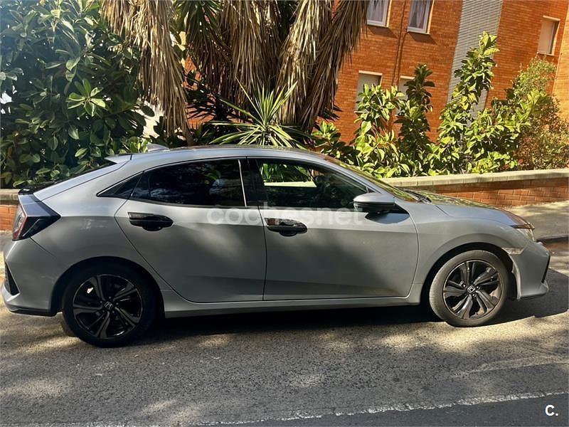 Usado Honda Civic Comfort 129 CV (94 kW) 2018 Gris / plata Berlina