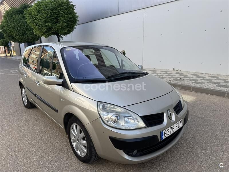 Usado Renault Scénic II Dynamique 130 CV (95 kW) 2008 Gris / plata Monovolumen