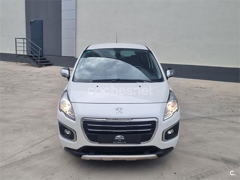 Usado Peugeot 3008 Allure 120 CV (88 kW) 2015 Blanco Berlina