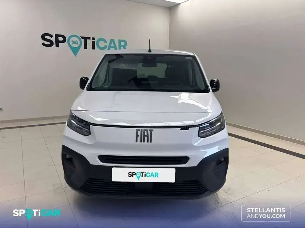 Usado Fiat Doblò 101 CV (74 kW) 2025 Blanco Monovolumen