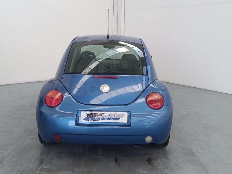 Usado VW New Beetle 90 CV (66 kW) 1999 Azul Utilitario