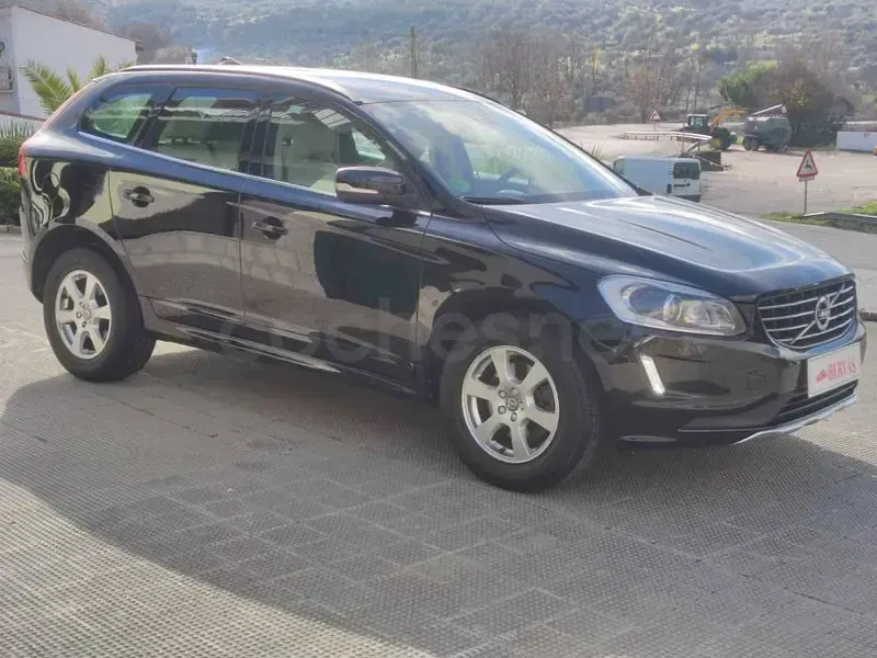 Begagnad Volvo XC60 Momentum 190 HK (139 kW) 2017 Svart SUV