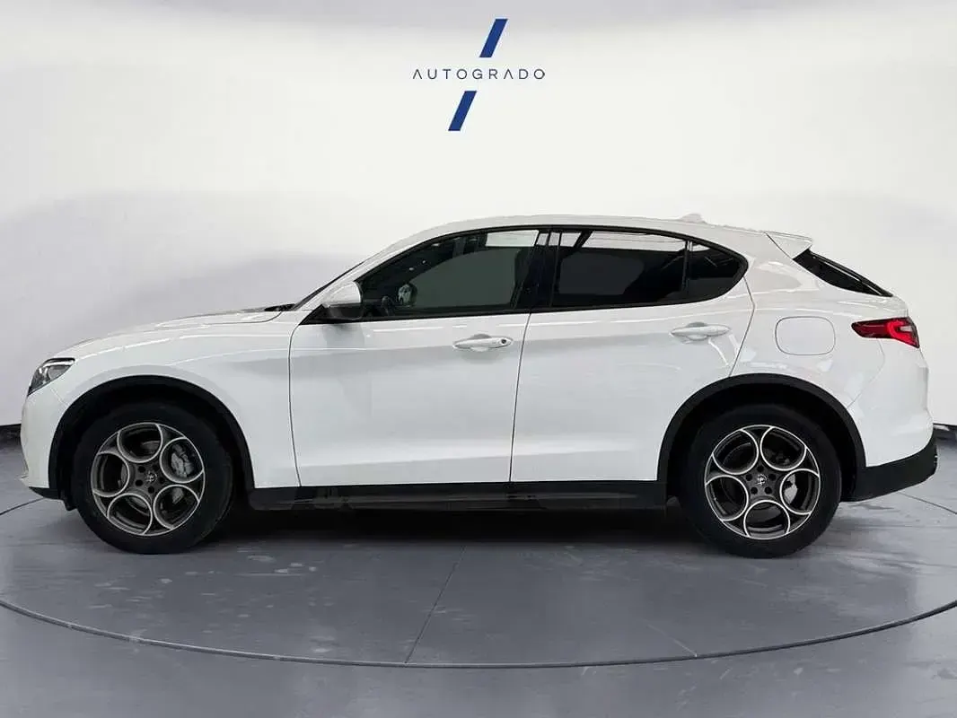 Usado Alfa Romeo Stelvio Sprint 189 CV (139 kW) 2022 Blanco SUV