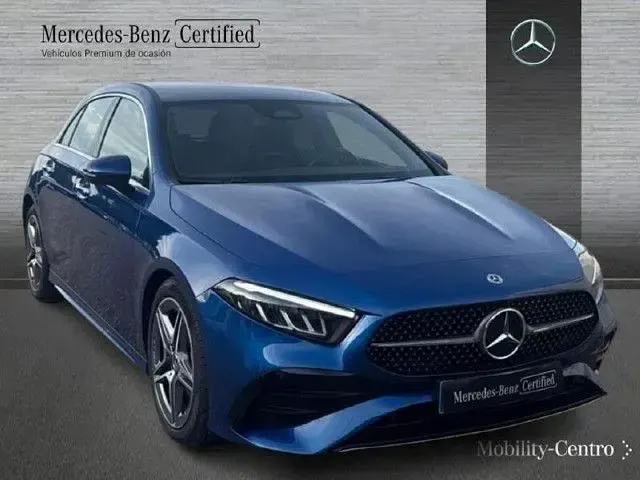 Usado Mercedes A180 116 CV (85 kW) 2024 Azul espectra Berlina
