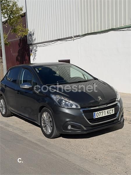 Usado Peugeot 208 Style 100 CV (73 kW) 2017 Gris / plata Utilitario
