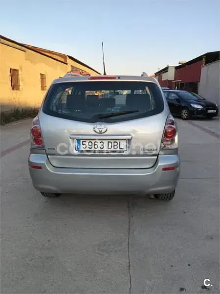 Usado Toyota Corolla Verso Luna 116 CV (85 kW) 2004 Gris / plata Monovolumen