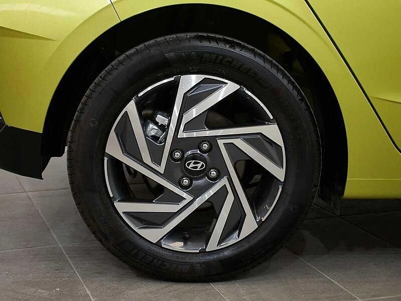 Usado Hyundai i20 85 CV (62 kW) 2024 Verde