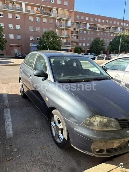 Usado Seat Ibiza 100 CV (73 kW) 2006 Gris / plata Utilitario