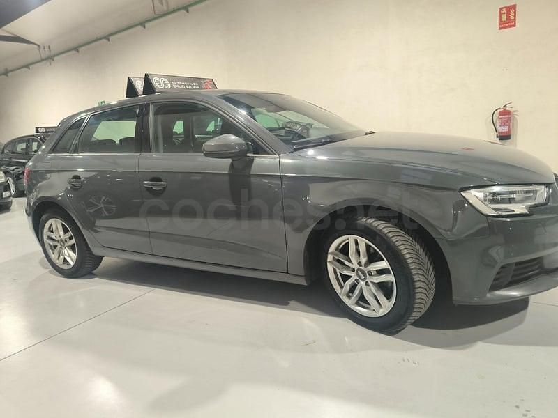 Usado Audi A3 116 CV (85 kW) 2019 Gris / plata Berlina