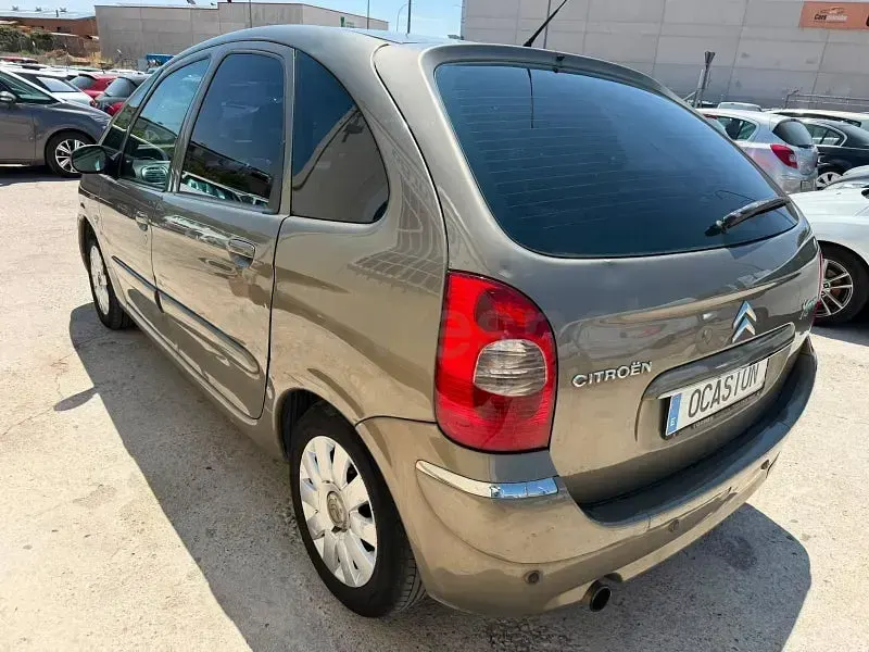 Usado Citroën Xsara Picasso Exclusive 110 CV (80 kW) 2009 Gris / plata Monovolumen