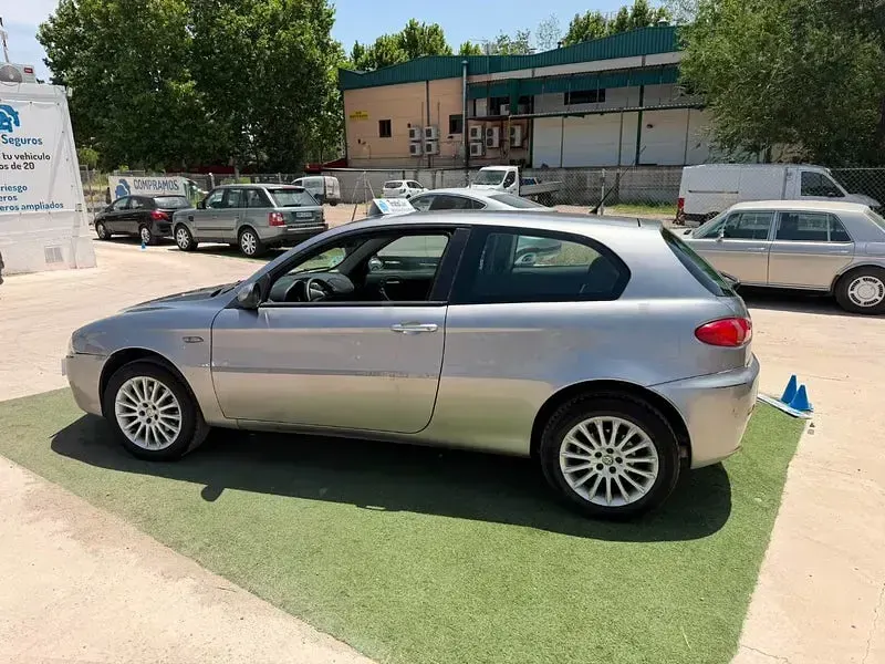Usado Alfa Romeo 147 105 CV (77 kW) 2007 Beige Utilitario