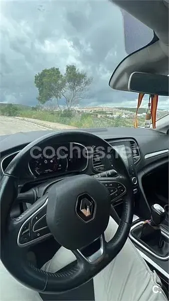 Usado Renault Mégane IV LIMITED 130 CV (95 kW) 2018 Gris / plata Berlina