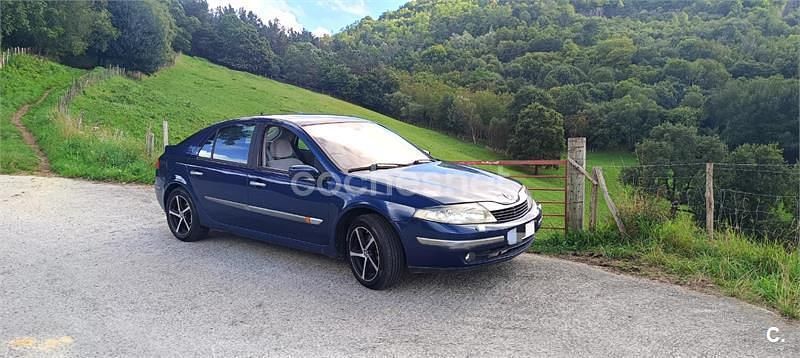 Violeta / lila Usado 2002 Renault Laguna II Expression Berlina | 3500 € (Precio justo) - Imagen 1/4