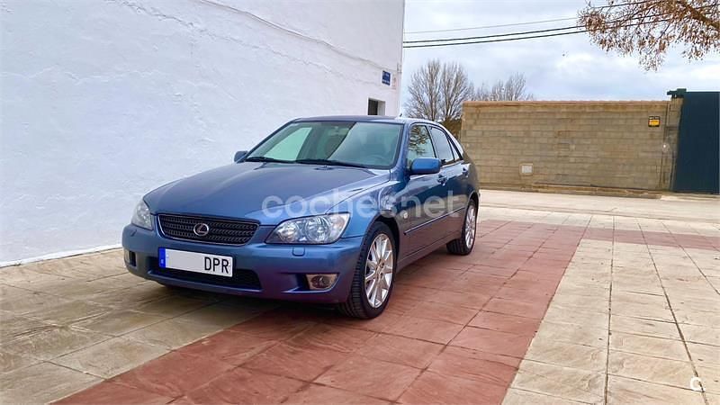Azul Usado 2005 Lexus IS200 Luxury Line Berlina | 12.500 € - Imagen 1/4
