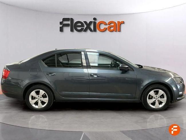 Usado Skoda Octavia Style 115 CV (84 kW) 2019 Gris / plata Berlina