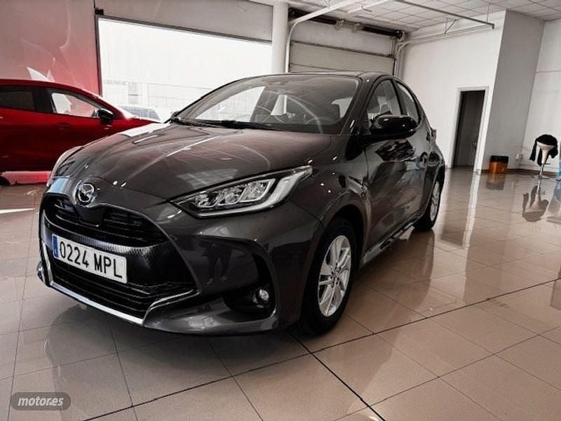 Gris / plateado Nuevo 2024 Mazda 2 Comfort Berlina | 19.300 € (Precio justo) - Imagen 1/4