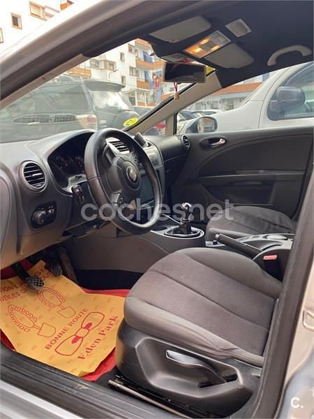 Usado Seat Leon Reference 105 CV (77 kW) 2008 Gris / plata Utilitario