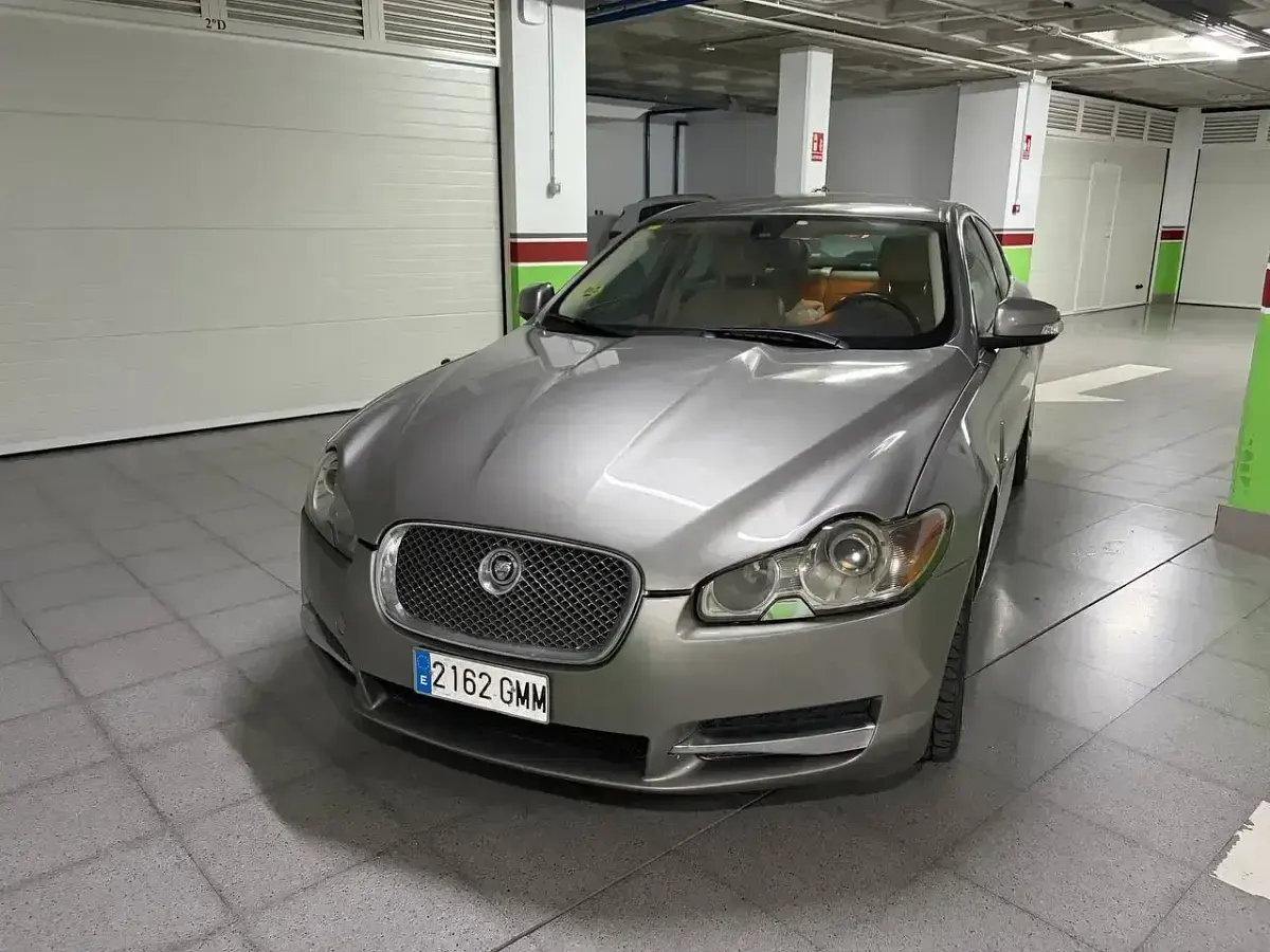 Usado Jaguar XF Premium Luxury 207 CV (152 kW) 2009 Gris Berlina