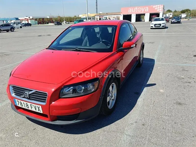 Usado Volvo C30 Momentum 100 CV (73 kW) 2007 Rojo Utilitario
