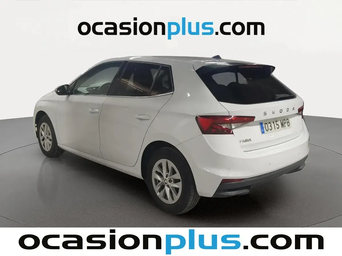Usado Skoda Fabia Selection 95 CV (69 kW) 2024 Blanco Utilitario