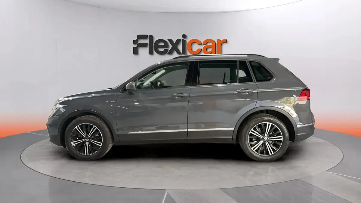 Usado VW Tiguan Life 150 CV (110 kW) 2021 Gris SUV