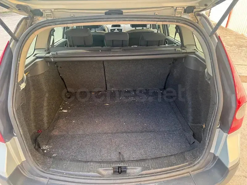 Usado Renault Mégane II Authentique 115 CV (84 kW) 2004 Gris / plata Berlina