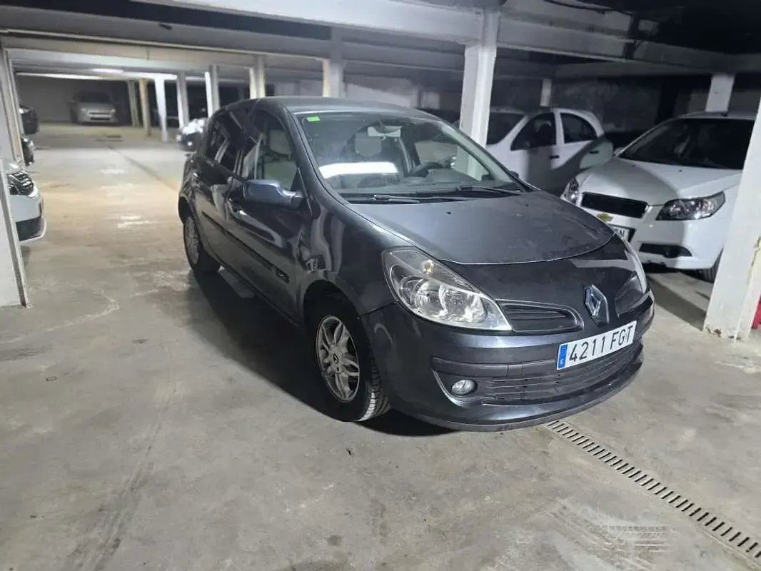 Usado Renault Clio Dynamique 86 CV (63 kW) 2006 Azul Utilitario