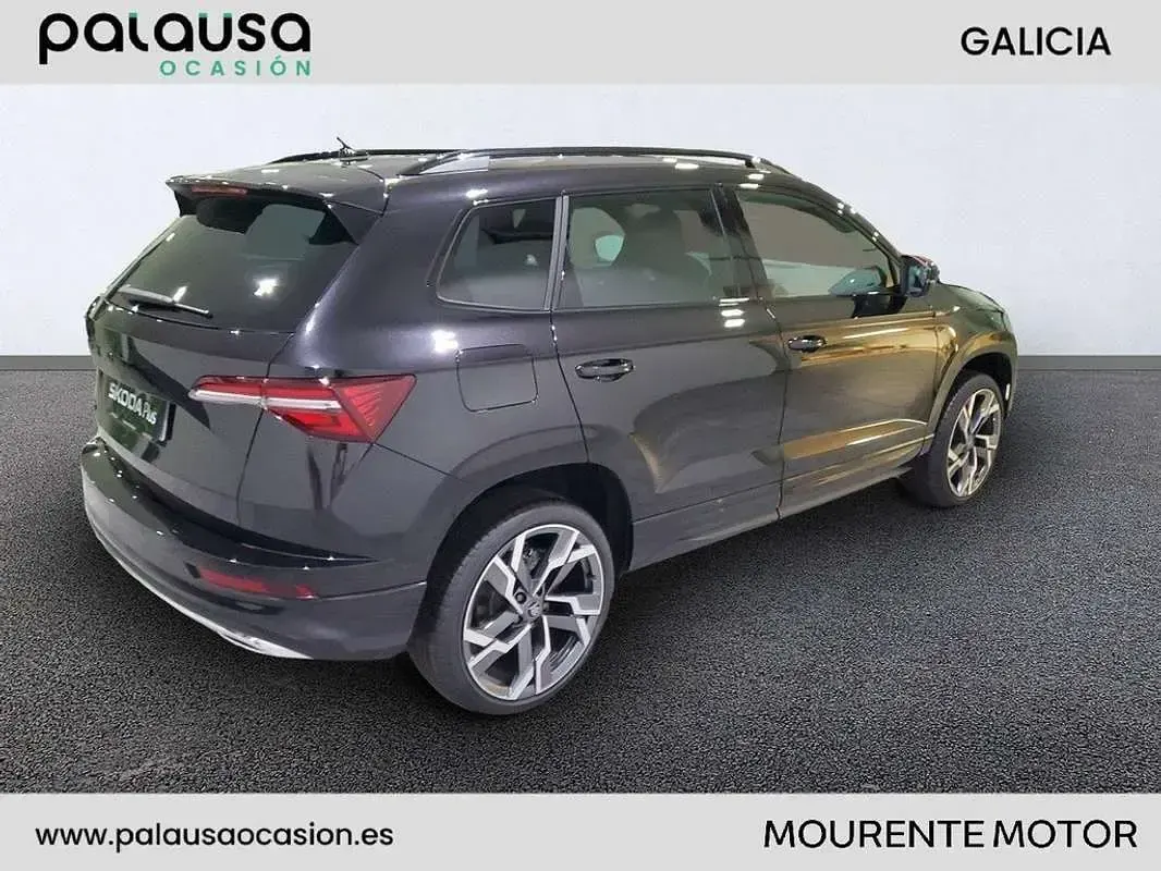 Usado Skoda Karoq SportLine 150 CV (110 kW) 2025 Negro SUV