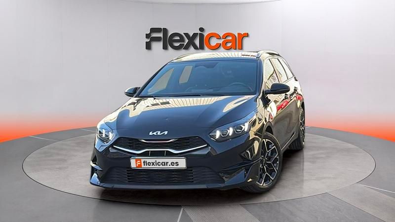 Usado Kia Ceed Style 100 CV (73 kW) 2025 Negro Utilitario