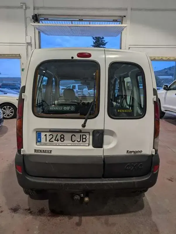 Usado Renault Kangoo Authentique 84 CV (61 kW) 2003 Blanco Monovolumen