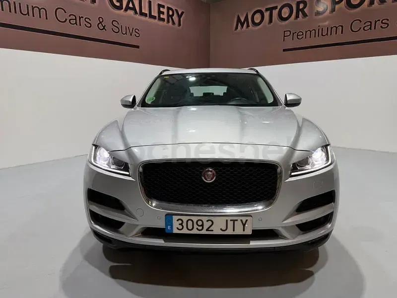 Usado Jaguar F-Pace Prestige 180 CV (132 kW) 2016 Gris / plata SUV