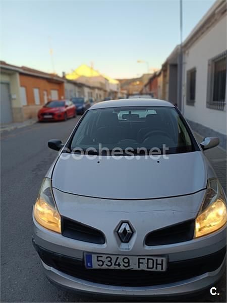 Usado Renault Clio II Dynamique 100 CV (73 kW) 2007 Beige Berlina