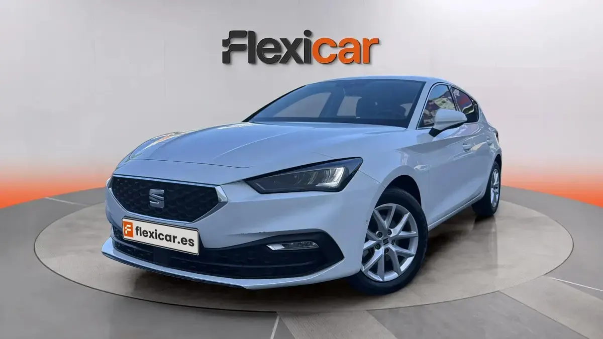 Usado Seat Leon Style 116 CV (85 kW) 2025 Blanco Familiar
