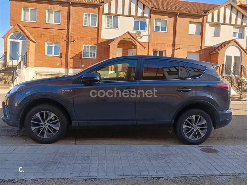 Usado Toyota RAV4 Hybrid Advance 197 CV (144 kW) 2018 Gris / plata SUV