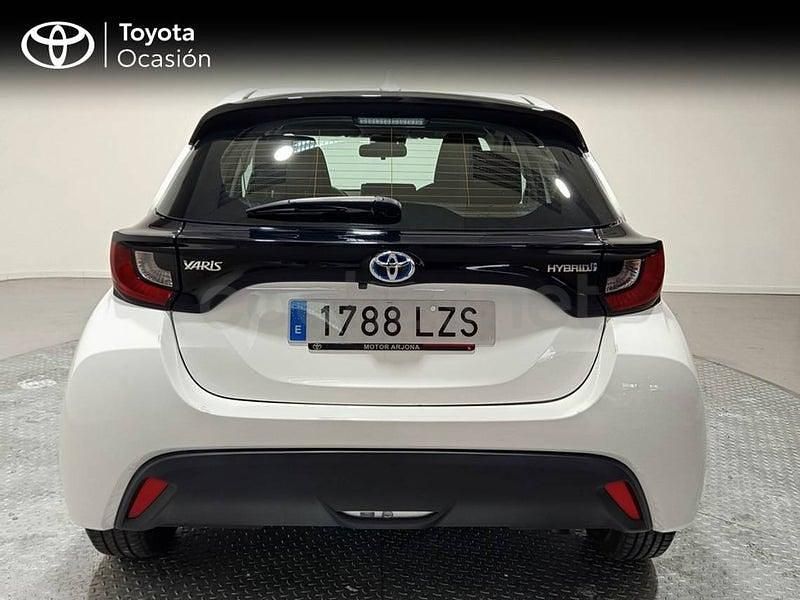 Usado Toyota Yaris Hybrid Business Edition 116 CV (85 kW) 2022 Blanco Berlina
