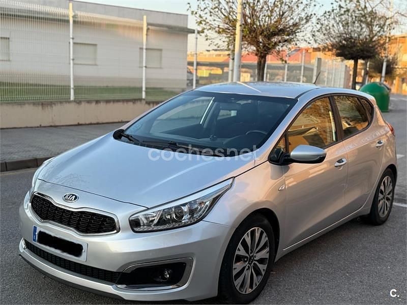 Usado Kia Ceed GT 136 CV (100 kW) 2016 Gris / plata Berlina