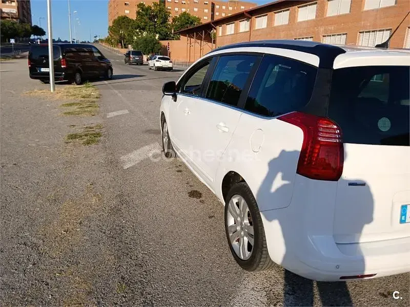 Usado Peugeot 5008 Style 130 CV (95 kW) 2016 Blanco Monovolumen