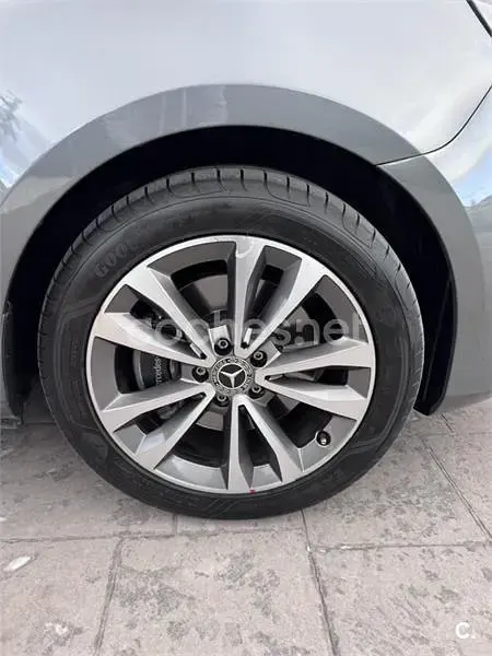 Usado Mercedes V220 Avantgarde 163 CV (119 kW) 2022 Gris / plata Monovolumen