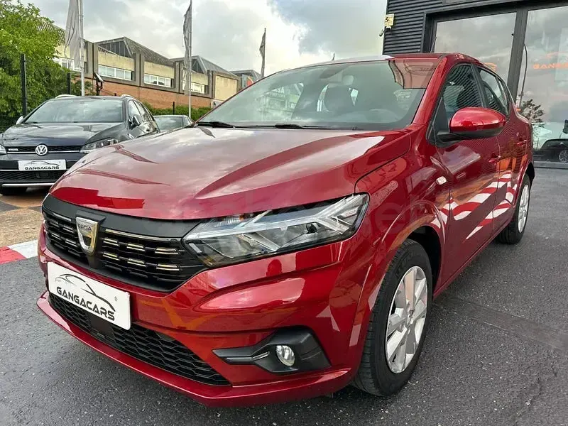 Usado Dacia Sandero Comfort 101 CV (74 kW) 2021 Granate Berlina