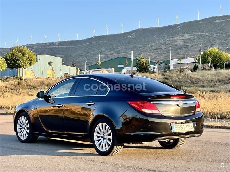 Usado Opel Insignia Edition 130 CV (95 kW) 2011 Negro Berlina