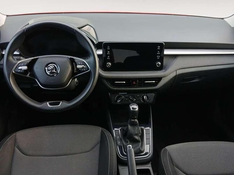 Usado Skoda Fabia Selection 80 CV (58 kW) 2024 Rojo Berlina