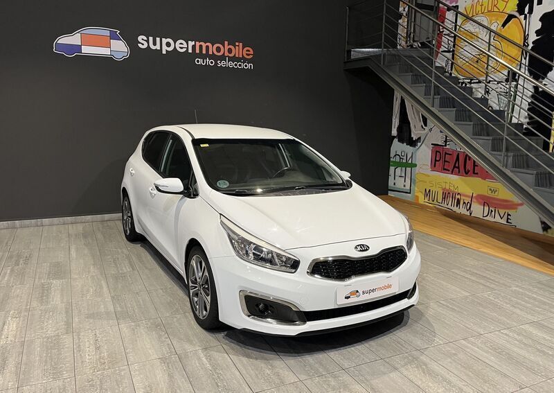 Blanco Usado 2016 Kia Ceed Berlina | 12.900 € (Precio justo) - Imagen 1/4