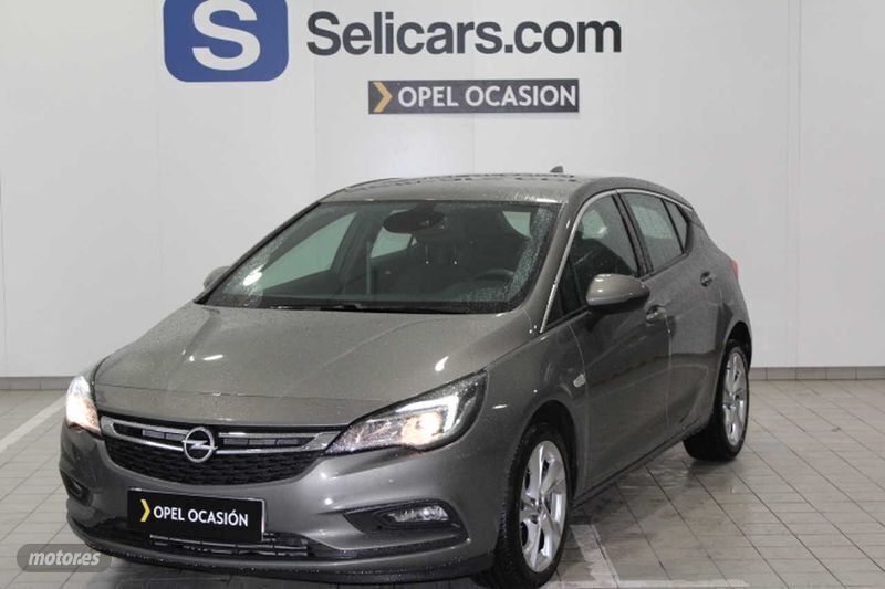 Plateado Usado 2017 Opel Astra Dynamic | 15.990 € (Caro) - Imagen 1/4