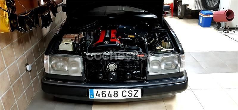 Usado Mercedes E300 220 CV (161 kW) 1992 Negro Descapotable
