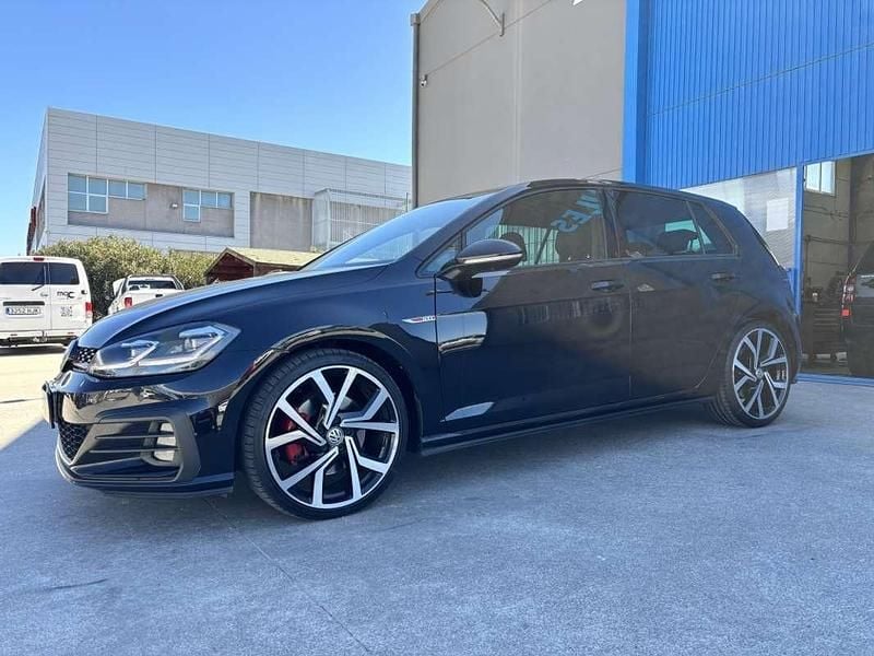 Usado VW Golf VII GTI 245 CV (180 kW) 2018 Negro Utilitario