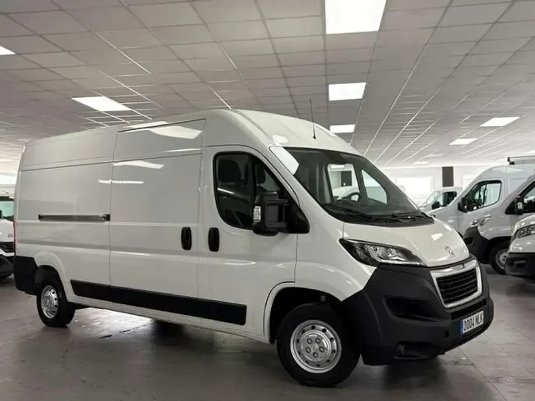 Usado Peugeot Boxer Premium 120 CV (88 kW) 2020 Blanco Van