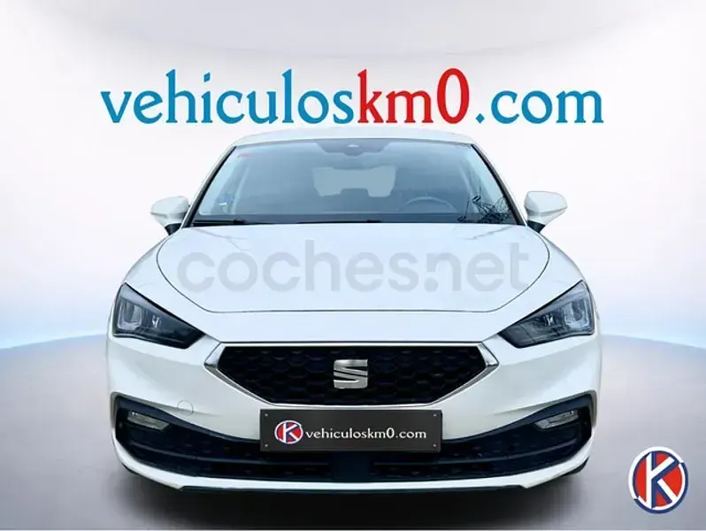 Usado Seat Leon Style 110 CV (80 kW) 2021 Blanco Berlina