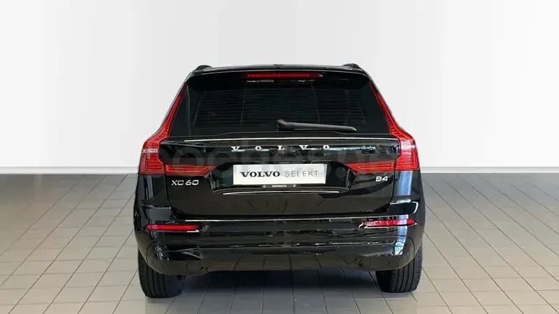 Usado Volvo XC60 Momentum 197 CV (144 kW) 2022 Negro SUV